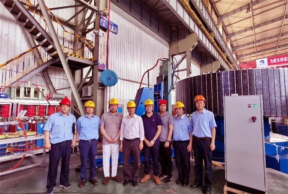 湘電股份與華中科技大學聯合研制的國內首臺（套）大型永磁電機整體充磁設備研制成功.jpg